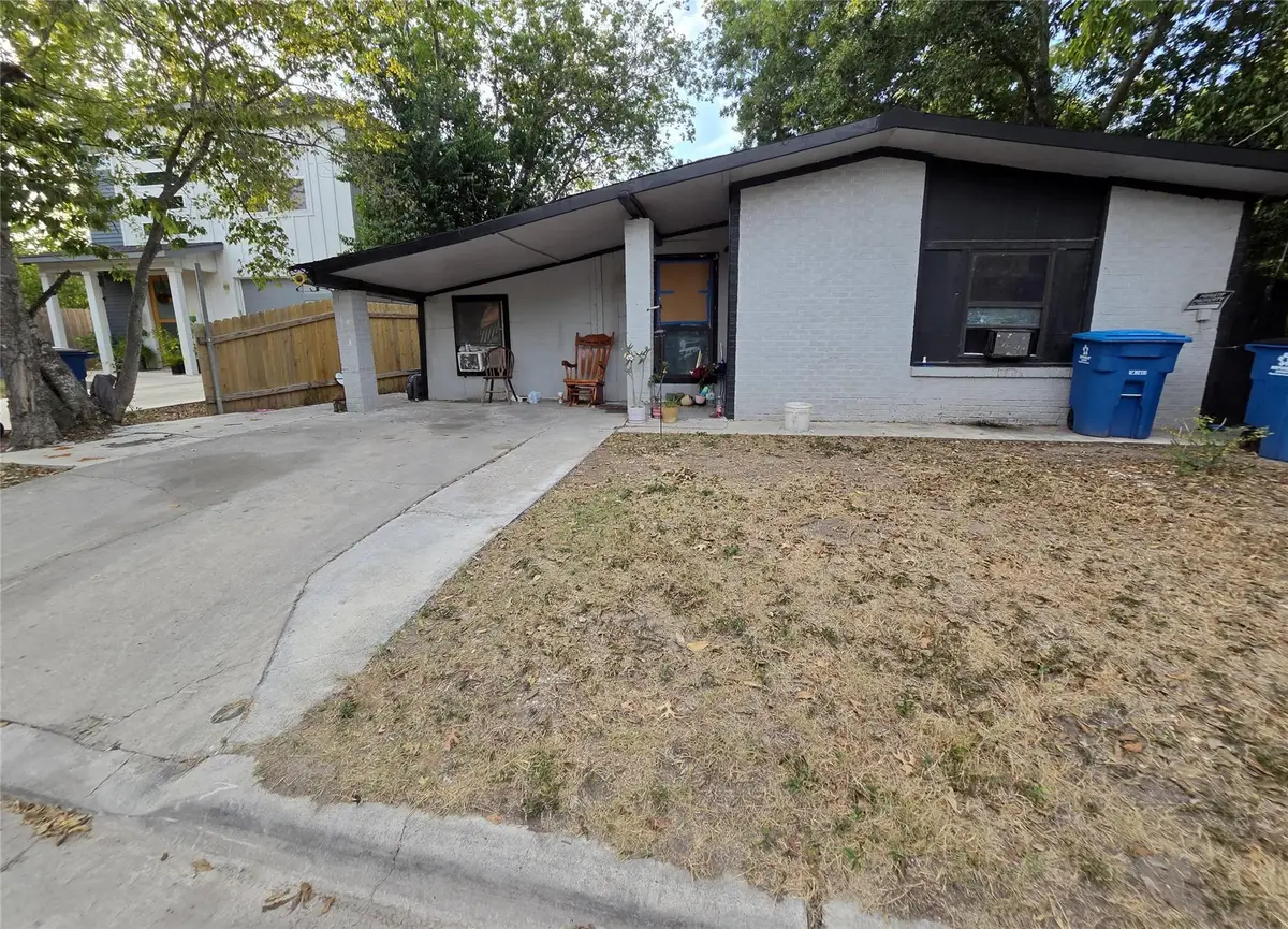 703 Rosewood St, Lockhart, TX 78644 - #1