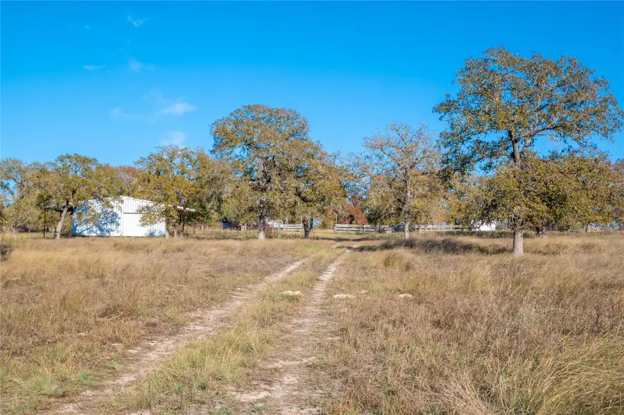 847 Littlehorn Ln, Stockdale, TX 78160 - Image #2