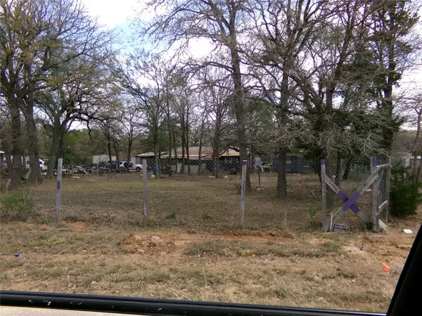 386 Hidden Oaks Dr, Elgin, TX 78621