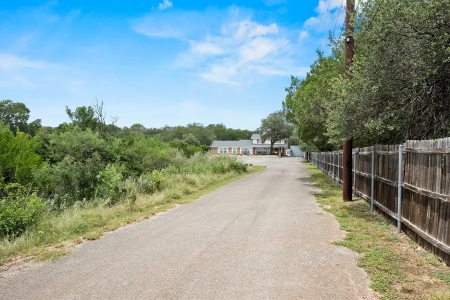 699 Floral Ave, New Braunfels, TX 78130 - Image #2