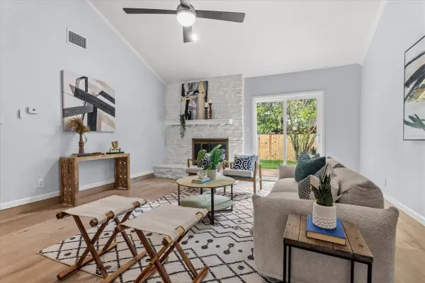 6209 Sun Vista Dr, Austin, TX 78749