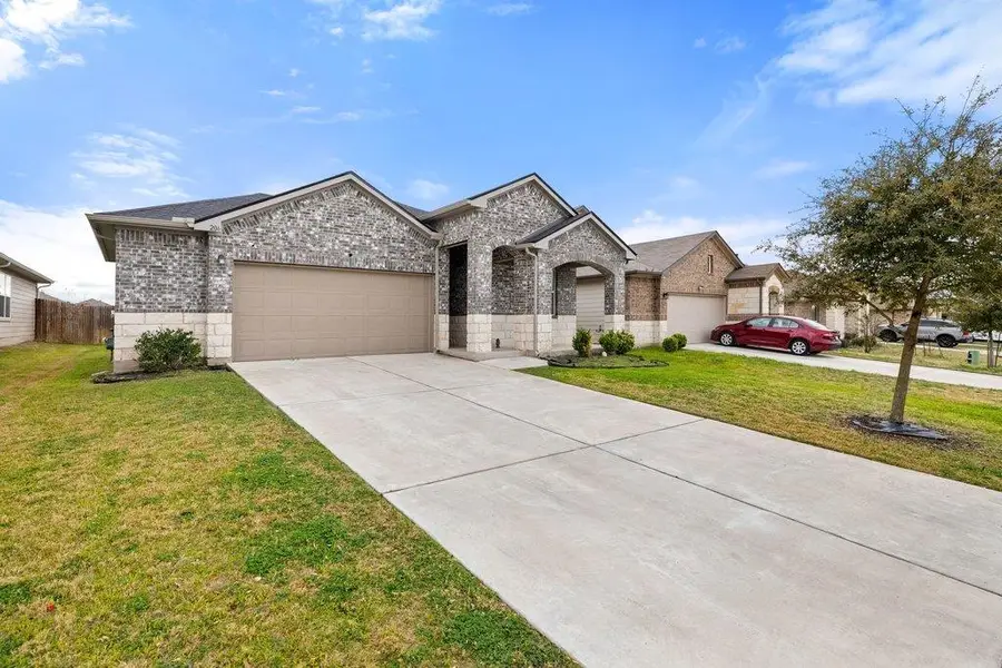 204 Rochester Ln, Hutto, TX 78634 - #2