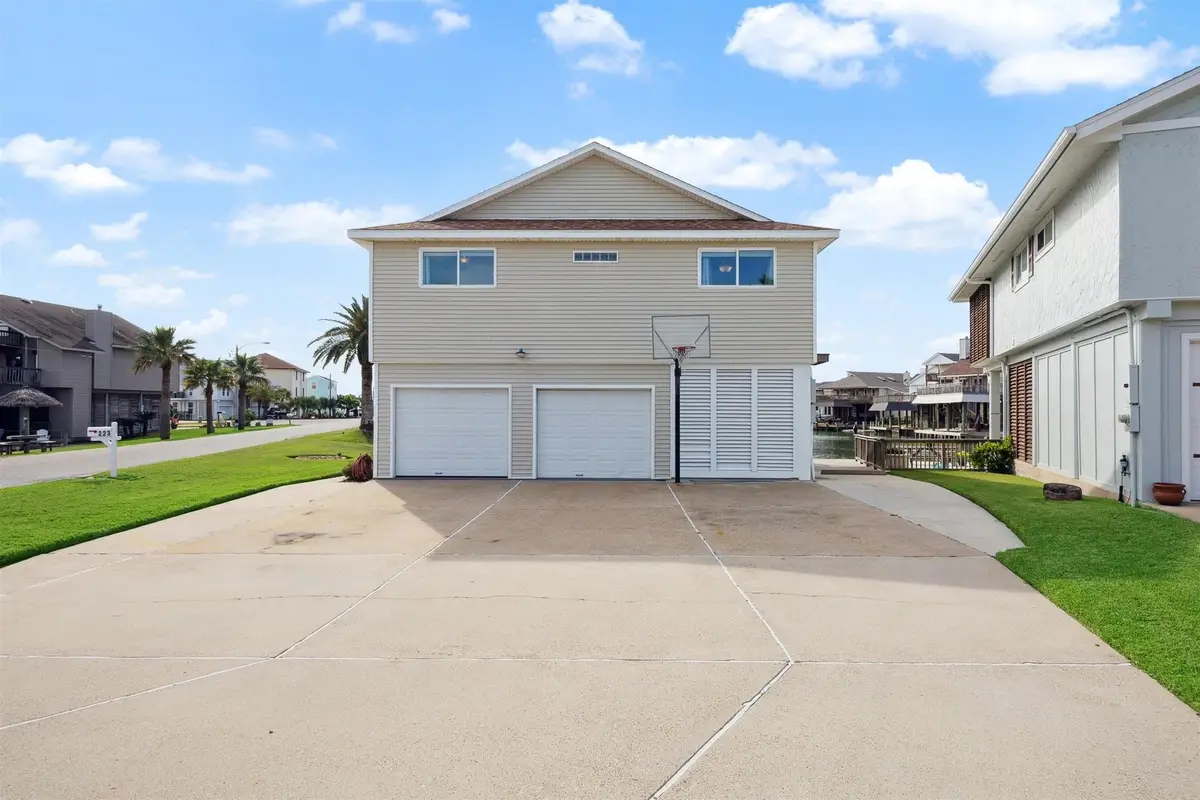 223 Easterly Dr, Galveston, TX 77554 - Image #1