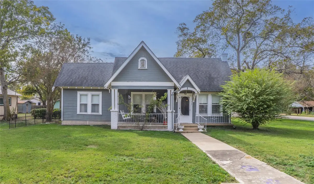 302 Alva St, Thrall, TX 76578 - #1