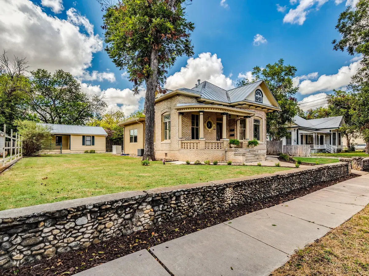 351 N Guenther Ave, New Braunfels, TX 78130 - Image #1