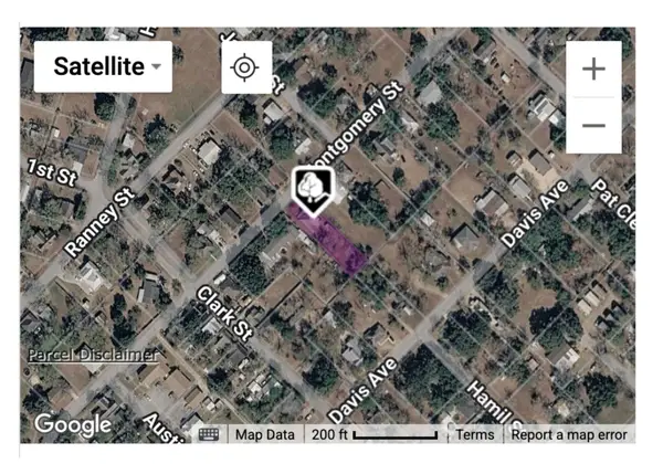 311 Montgomery St, Yoakum, TX 77995