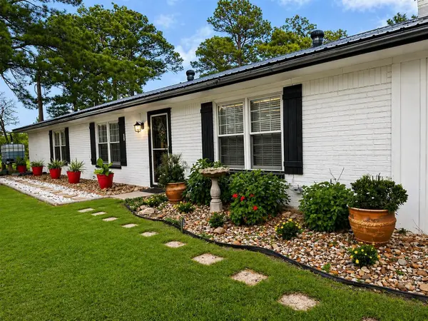 890 Highway 21 E, Bastrop, TX 78602