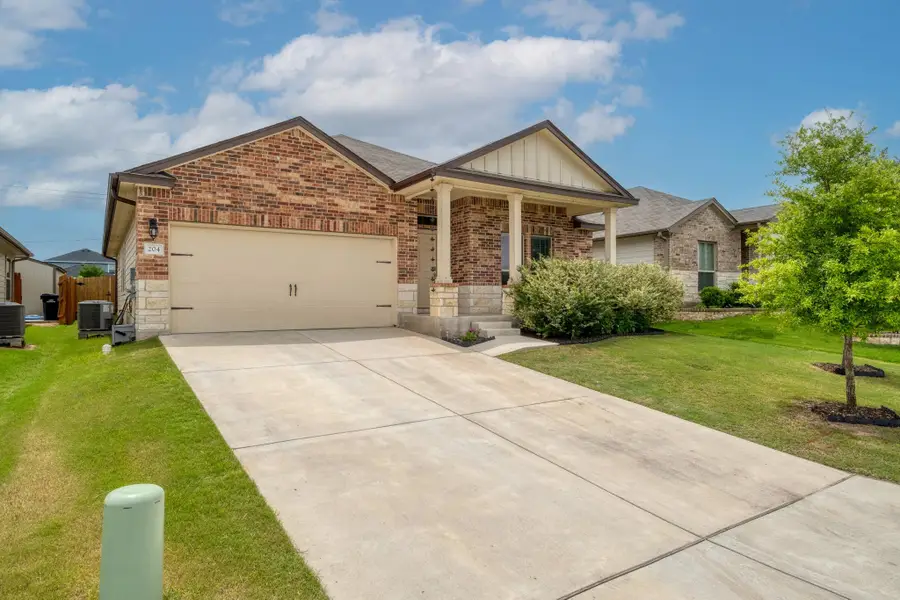 204 Taggart Trl, Jarrell, TX 76537 - #3