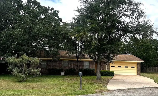 240 S Reed Cir, La Grange, TX 78945