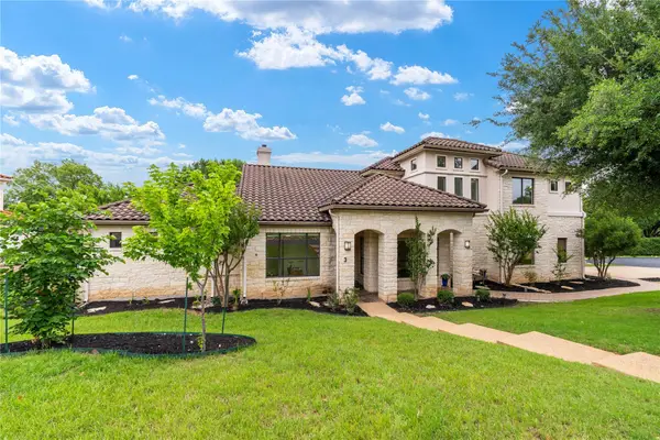 37 Autumn Oaks Dr, The Hills, TX 78738