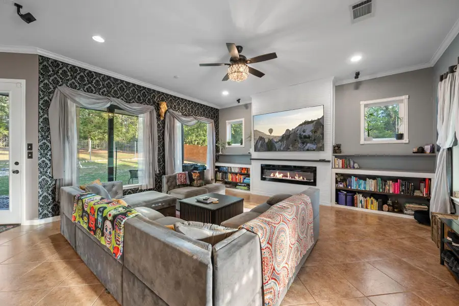 402 Pine Tree Loop, Bastrop, TX 78602 - Image #3