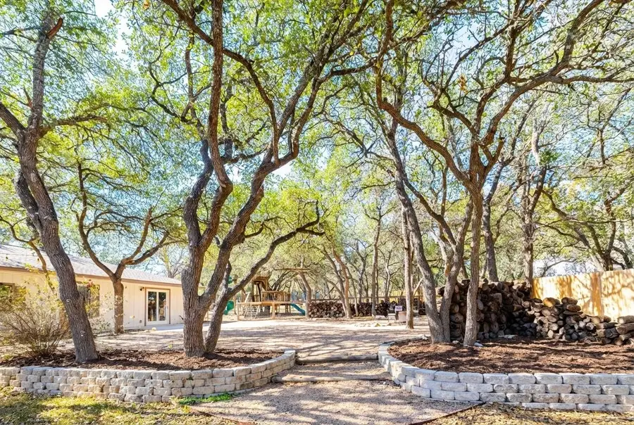 207 E Ridgewood Rd, Georgetown, TX 78633 - #3