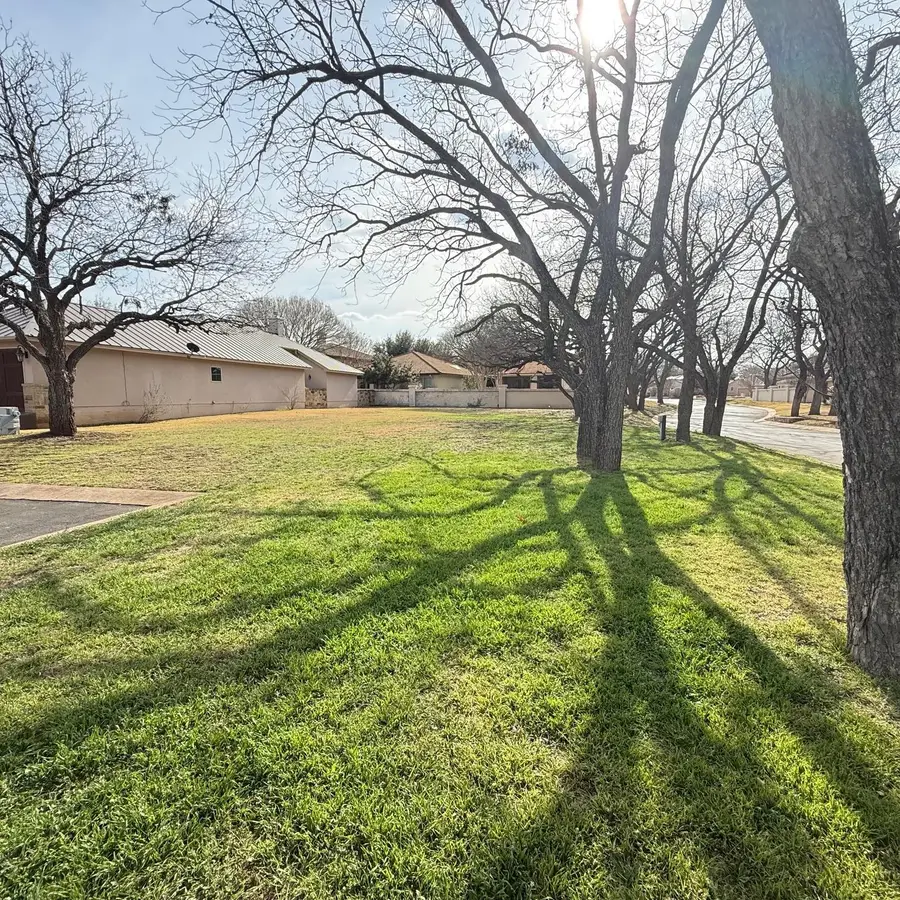 101 Menard Ct, Horseshoe Bay, TX 78657 - #2