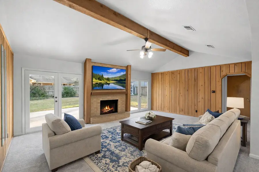 661 S College St, La Grange, TX 78945 - #2