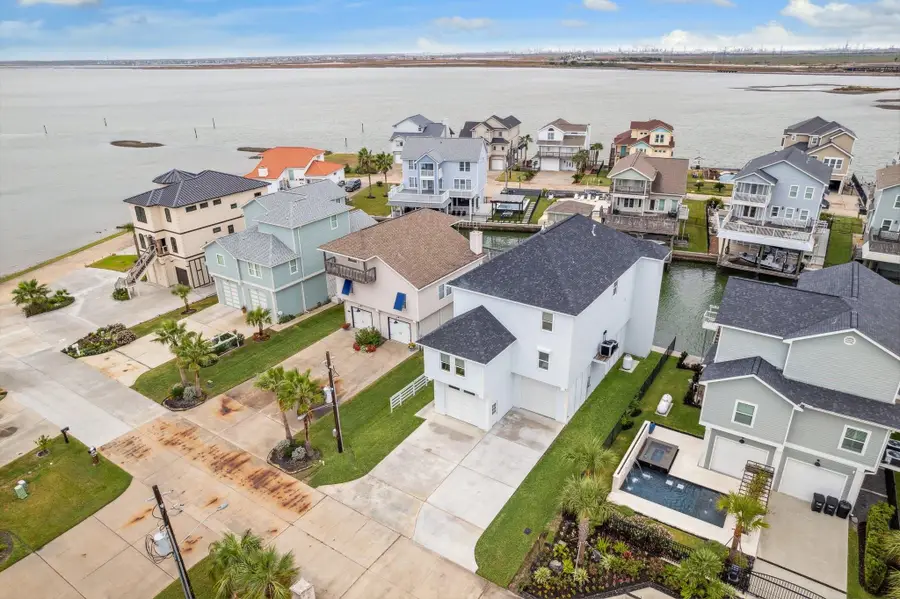 430 Amanda Cir, Galveston, TX 77554 - Image #3