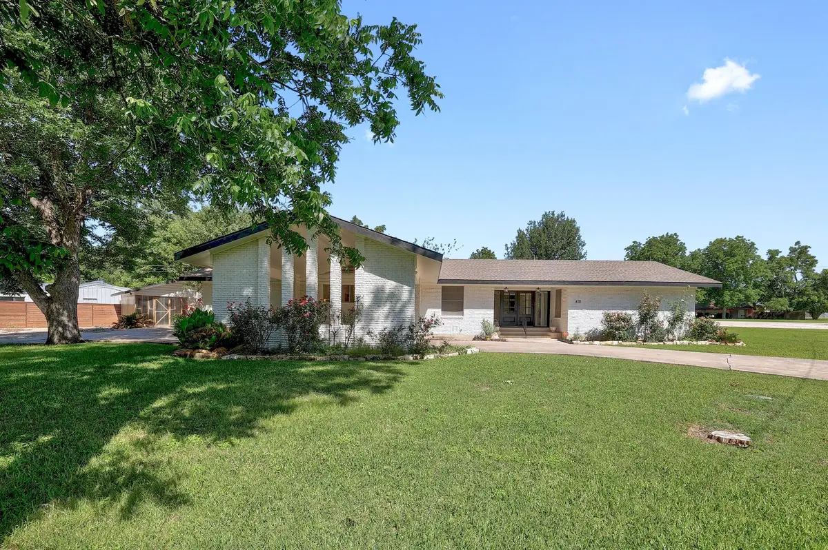 418 S Main St, Thrall, TX 76578 - #1