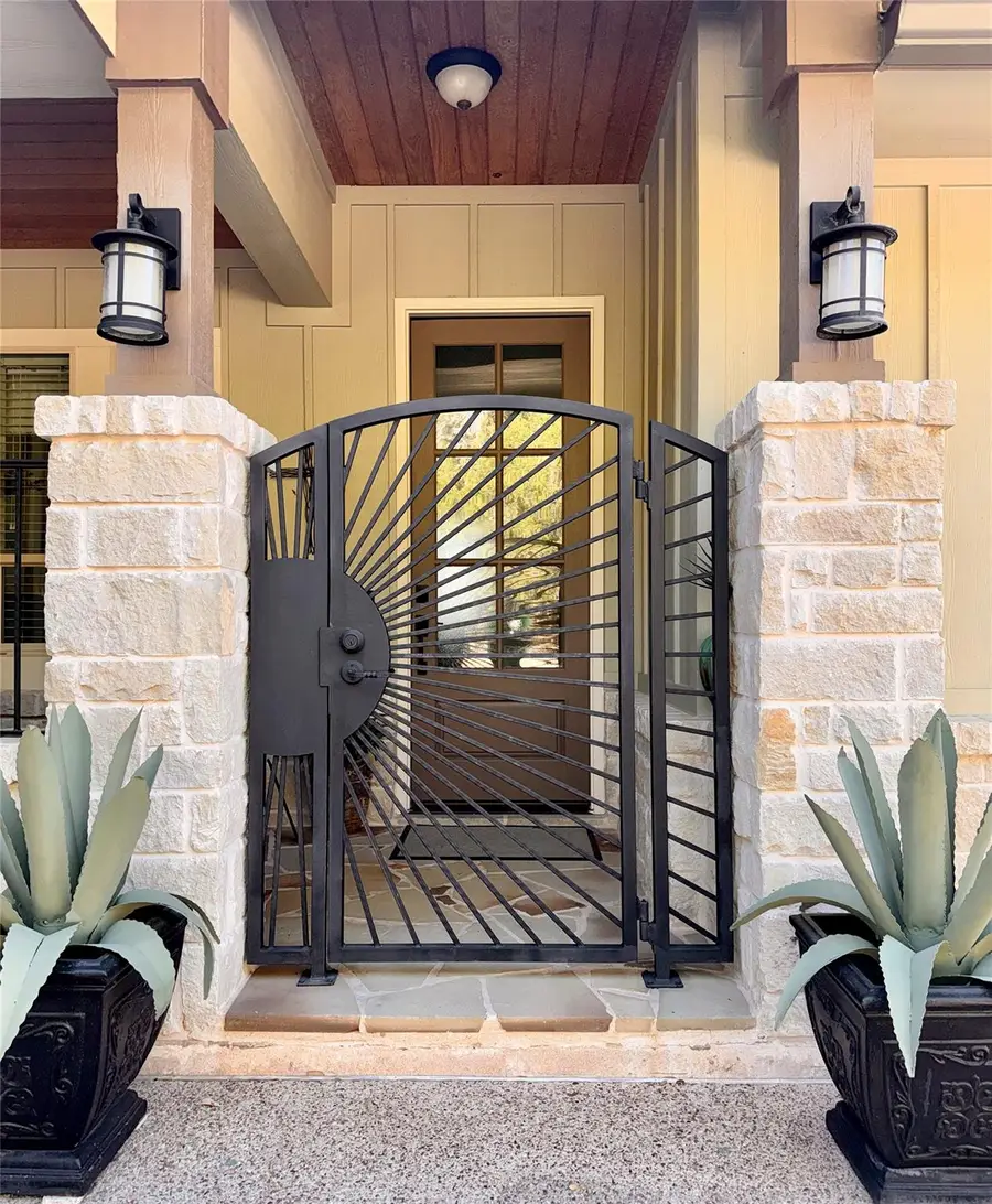 261 Barber Dr, Wimberley, TX 78676 - #2