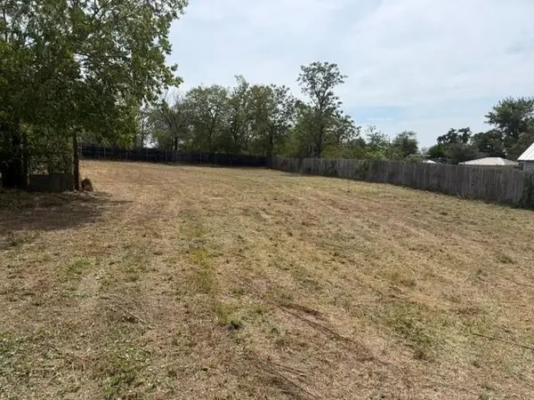 707 W Madison St, Elgin, TX 78621
