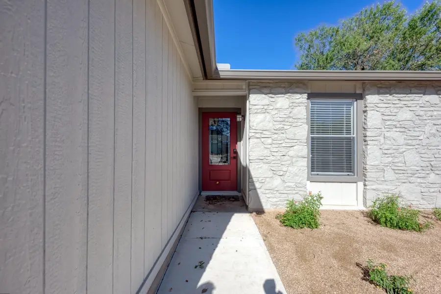 3206 Barnsley Dr, Austin, TX 78745 - Image #2