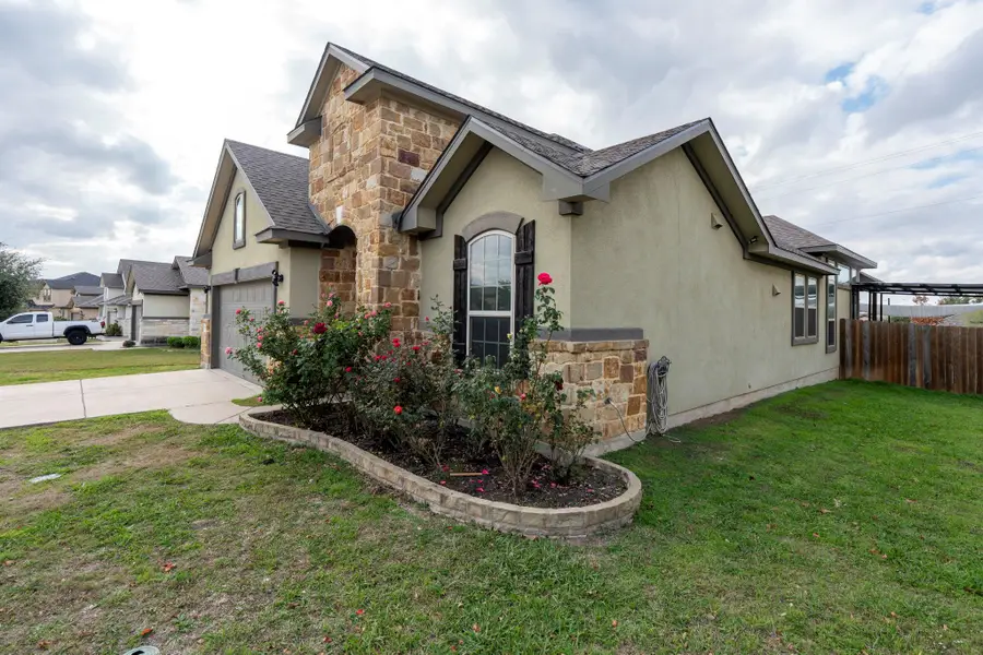 19300 Elk Horn Dr, Pflugerville, TX 78660 - Image #2