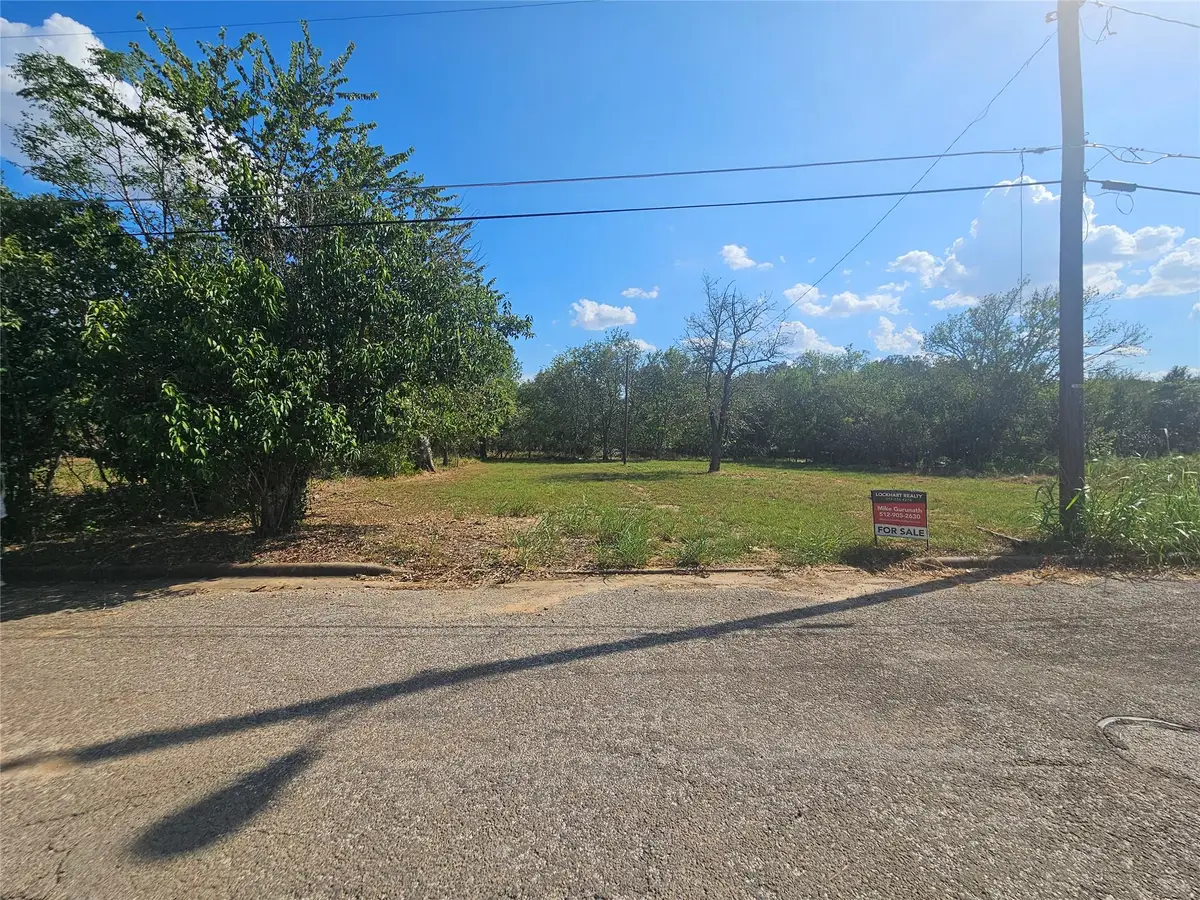 111 Martin St, Luling, TX 78648 - #1