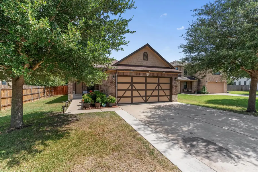 611 Big Bend Trl, Taylor, TX 76574 - #2