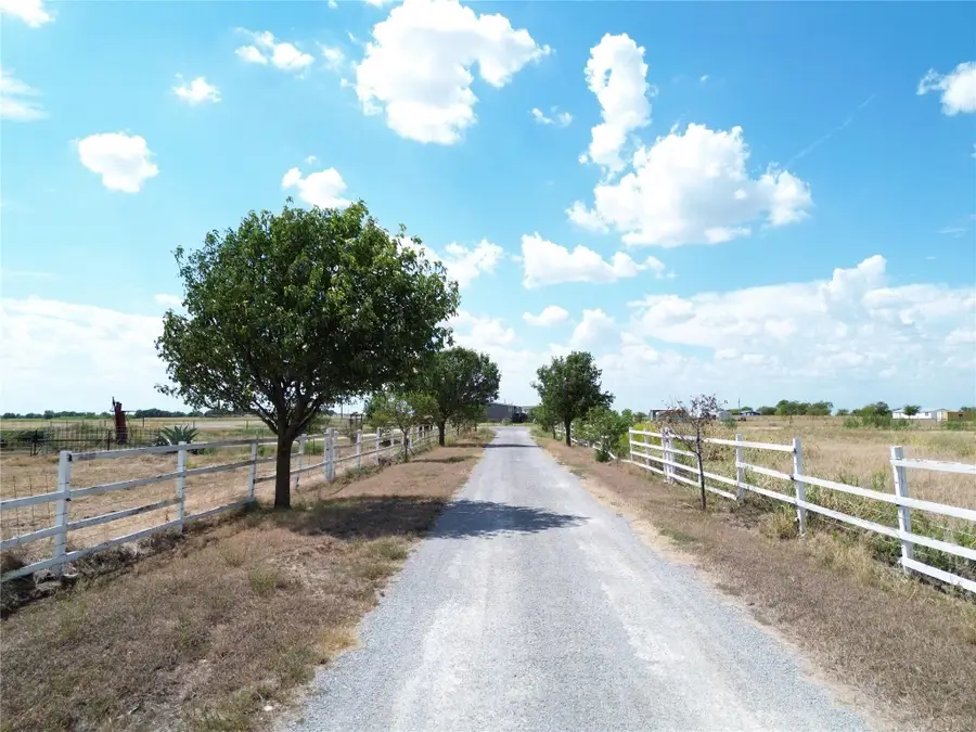 700 County Road 423 Rd, Taylor, TX 76574 - #2
