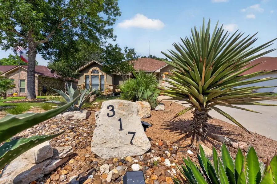 317 Yorktown, Pleasanton, TX 78064 - #2