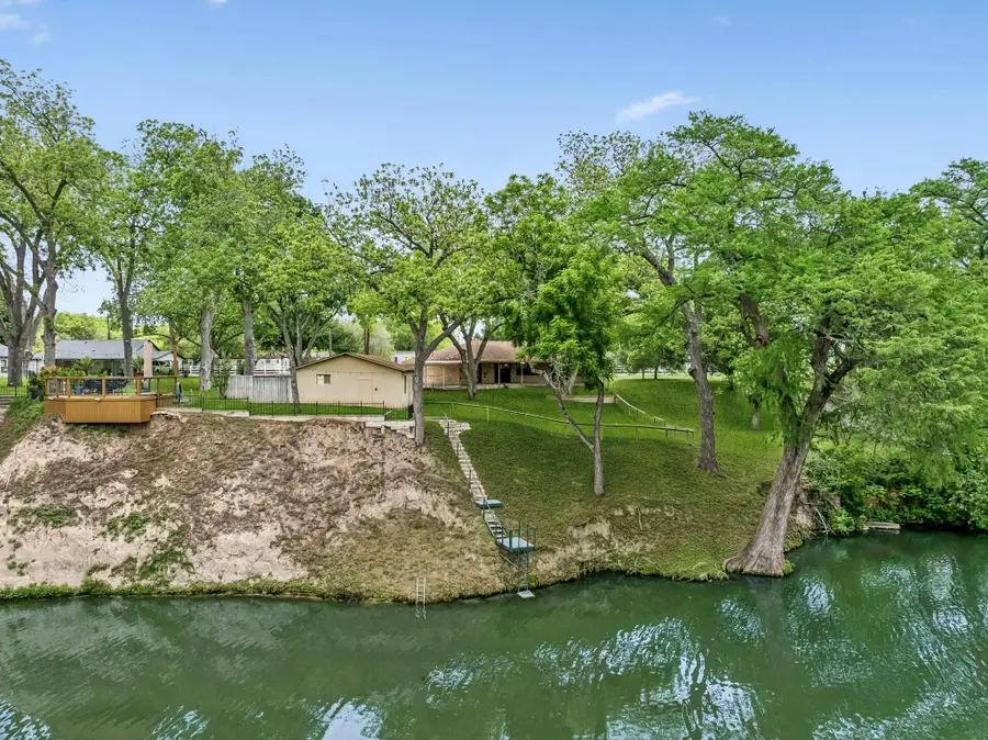900 Boenig St, Seguin, TX 78155 - #2