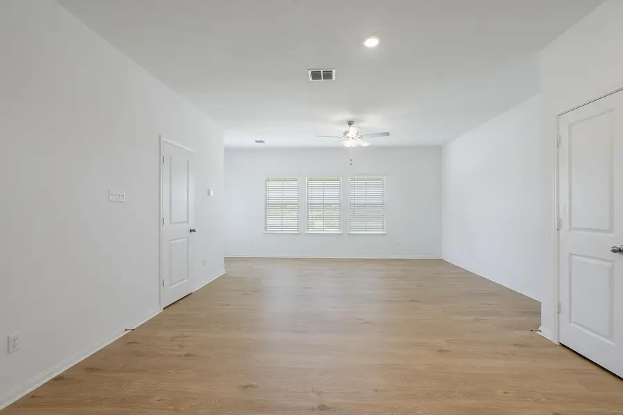 101 Desert Hare Dr, Jarrell, TX 76537 - #2