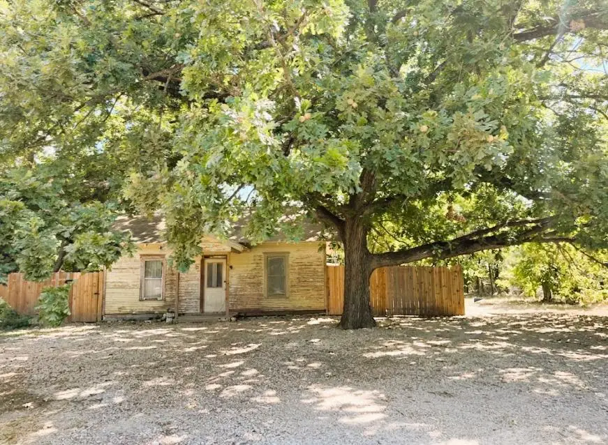 443 W Jackson St, Bartlett, TX 76511 - #1