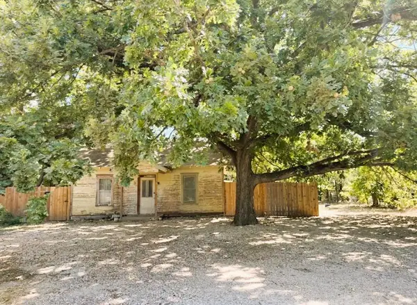 443 W Jackson St, Bartlett, TX 76511