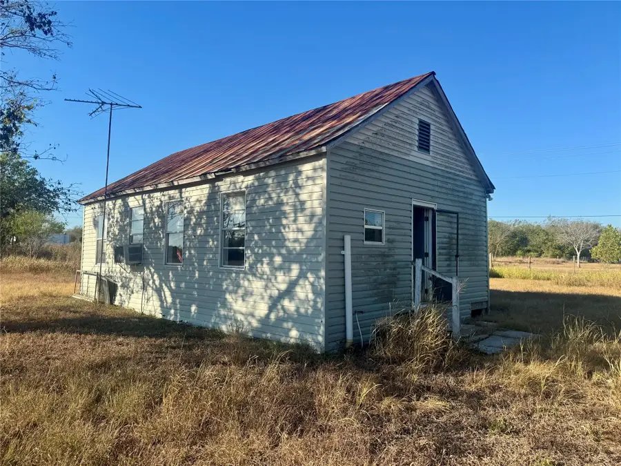 000 S Carter Ave, Westhoff, TX 77994 - Image #3