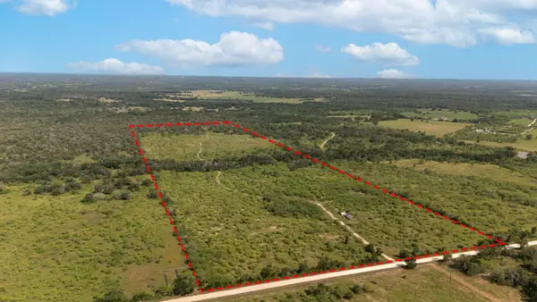 000 County Road 420, Waelder, TX 78959