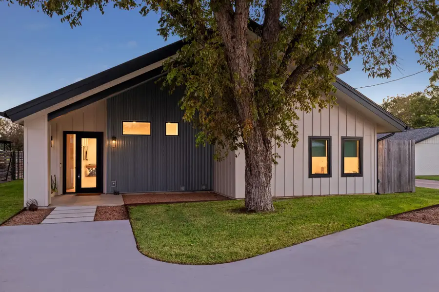 1836 Bluebonnet Ln, Kingsland, TX 78639 - Image #2