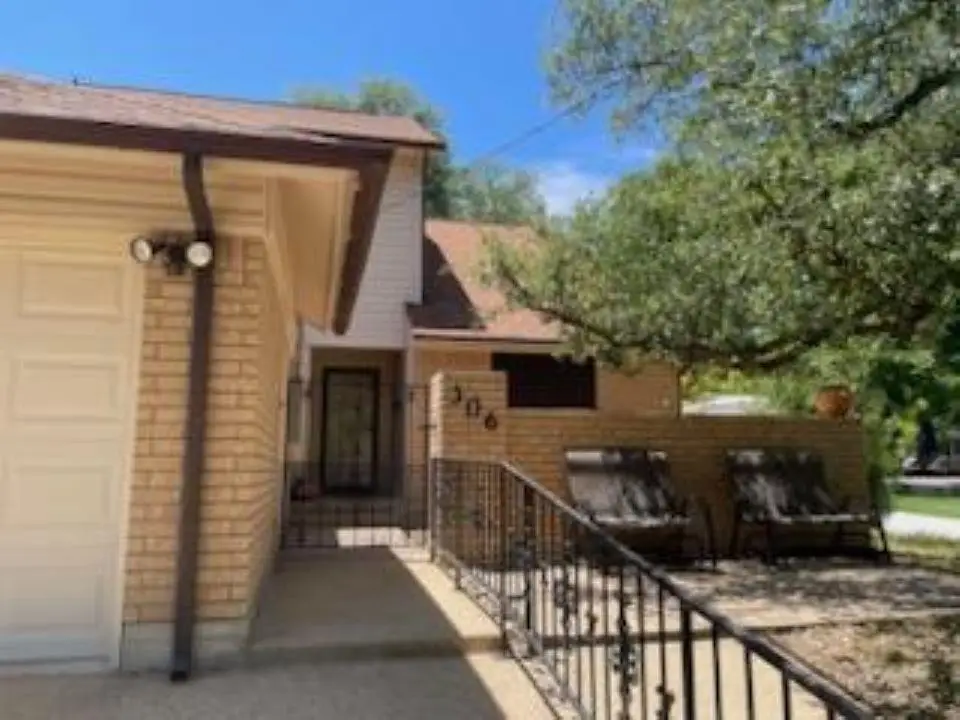 306 S Arnold St, Lampasas, TX 76550 - Image #1