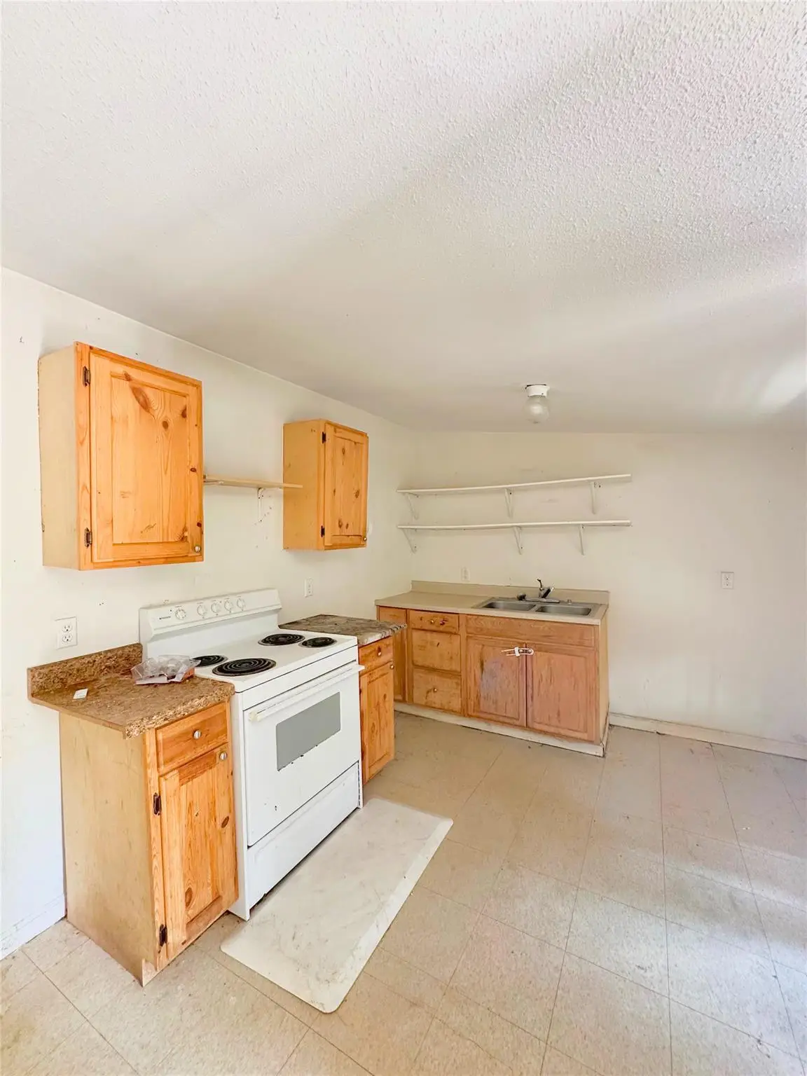 820 Chihuahua St, Lockhart, TX 78644 - #1