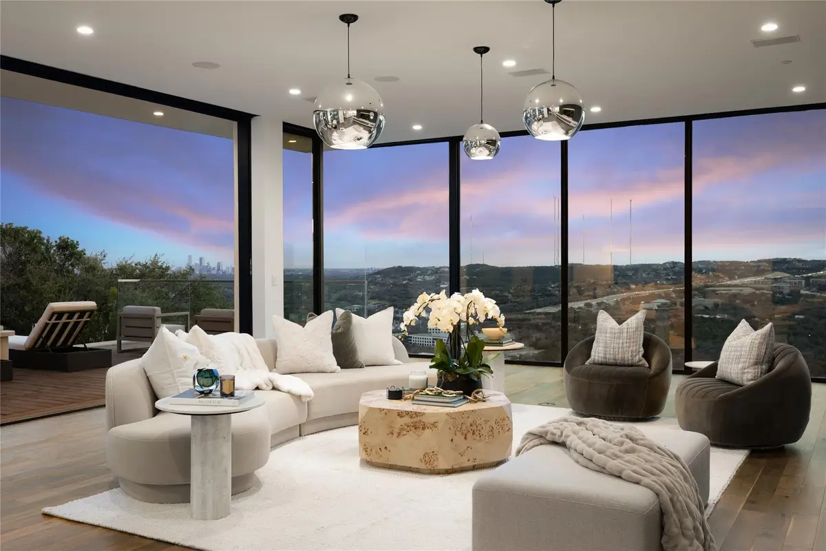 6607 W Courtyard Dr, Austin, TX 78730 - Image #1