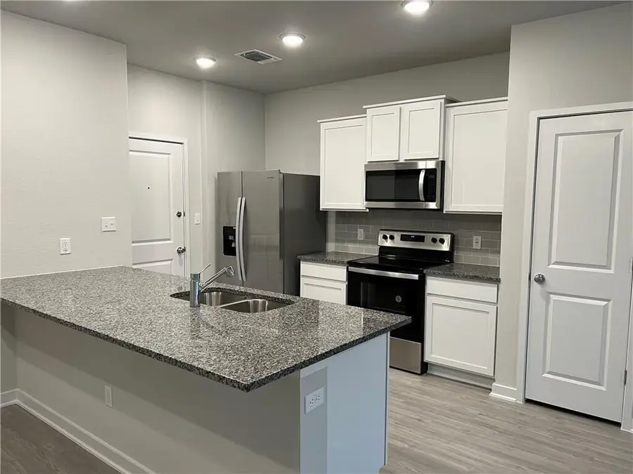605 W South St, Leander, TX 78641 - #3