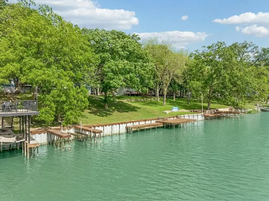 360 Shangrila Ln, New Braunfels, TX 78130 - #2