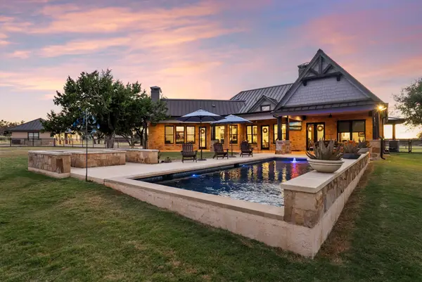 901 Crown Ln, Burnet, TX 78611