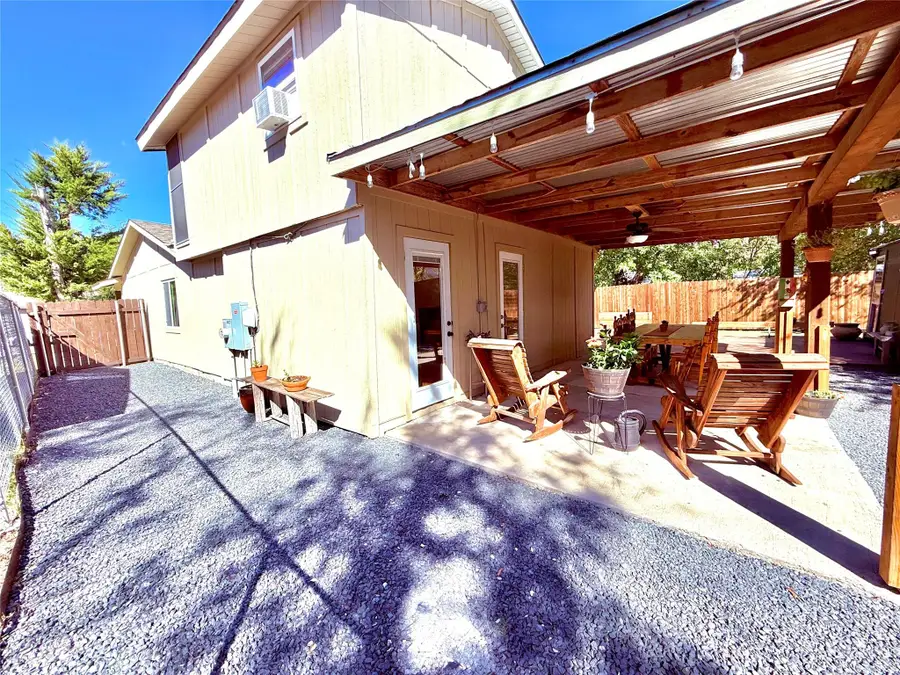 6027 Bluebell Cir, Austin, TX 78741 - Image #2