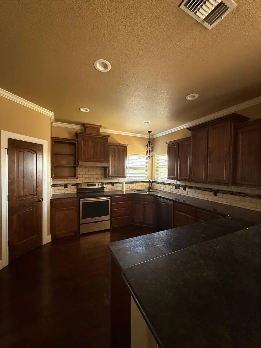 329 Jake Dr, Jarrell, TX 76537 - Image #2