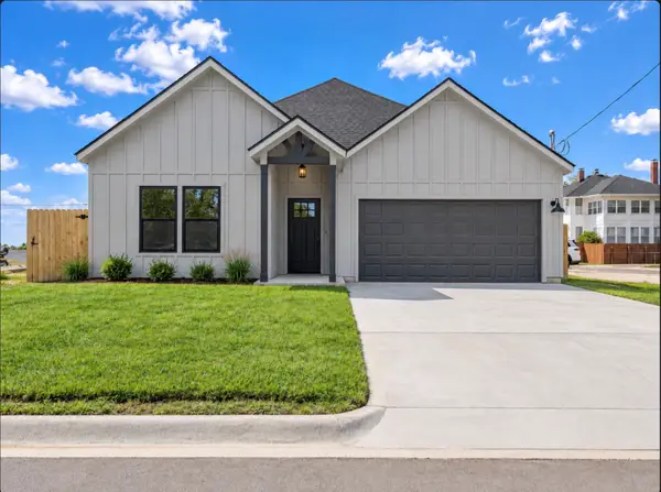 271 S Manse Ave, Giddings, TX 78942