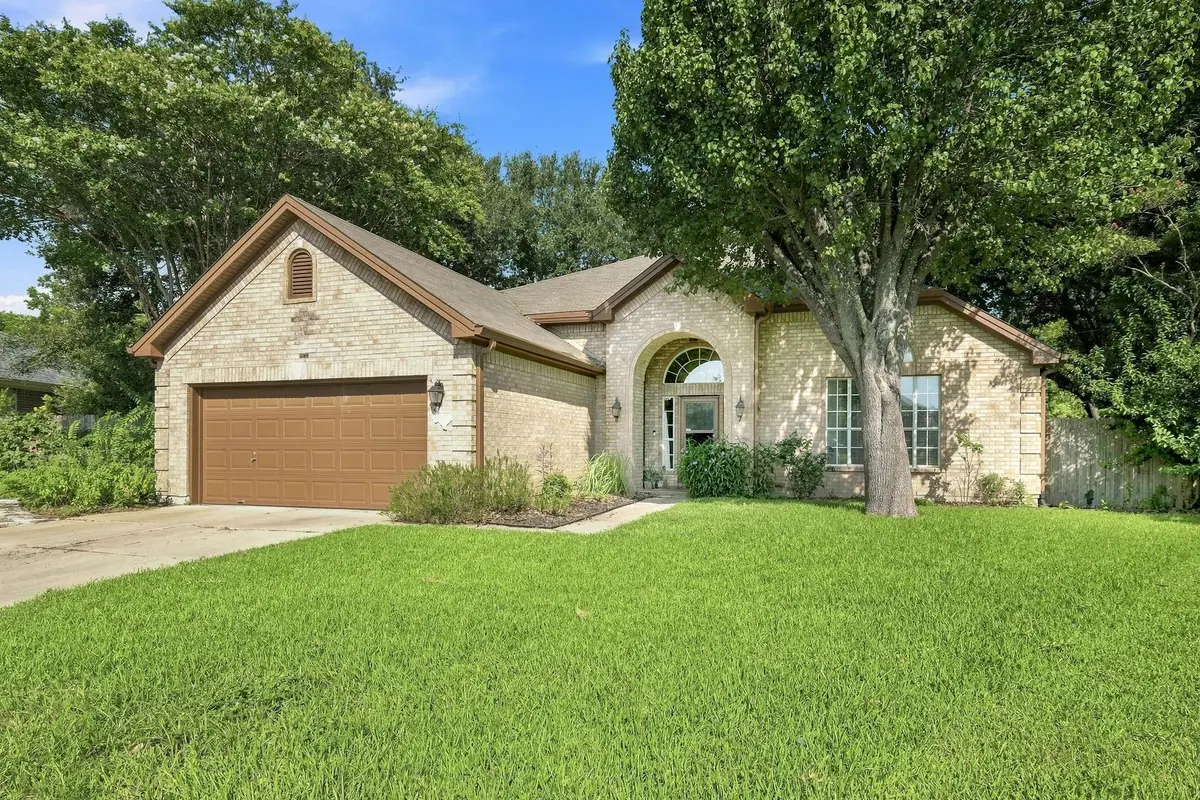 302 N Carriage Hills Dr, Georgetown, TX 78626 - #1