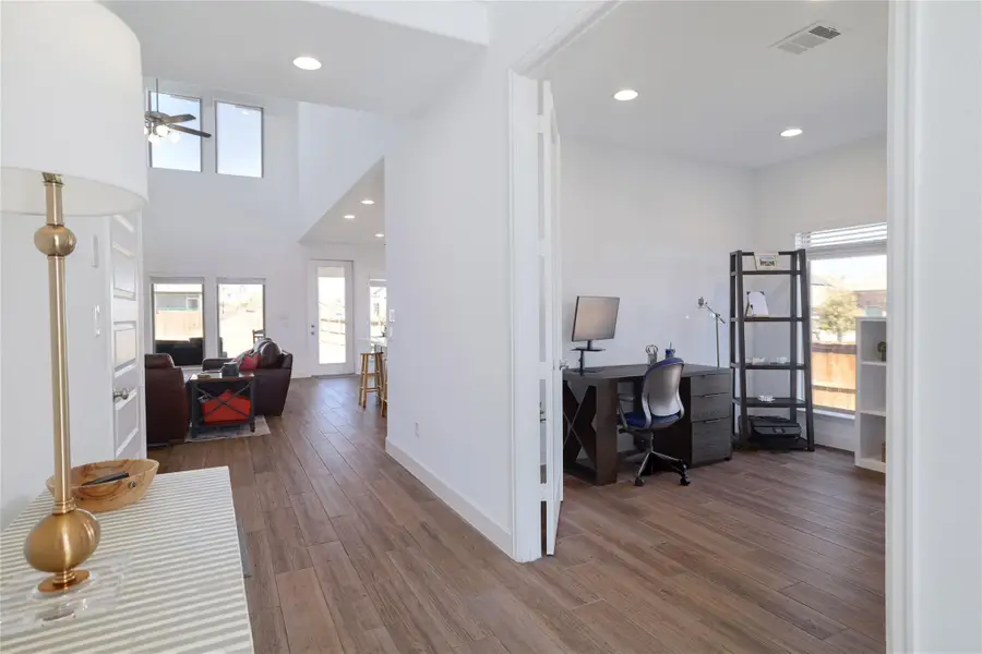 102 Fortuna Ct, Liberty Hill, TX 78642 - Image #2