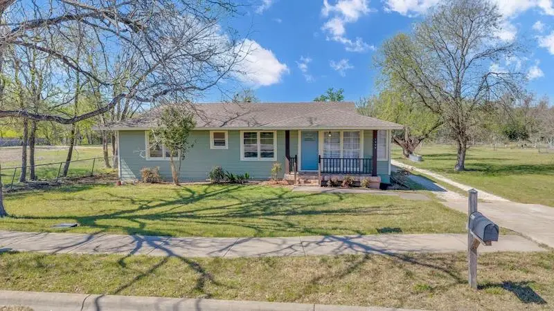 1309 Sloan St, Taylor, TX 76574 - #3