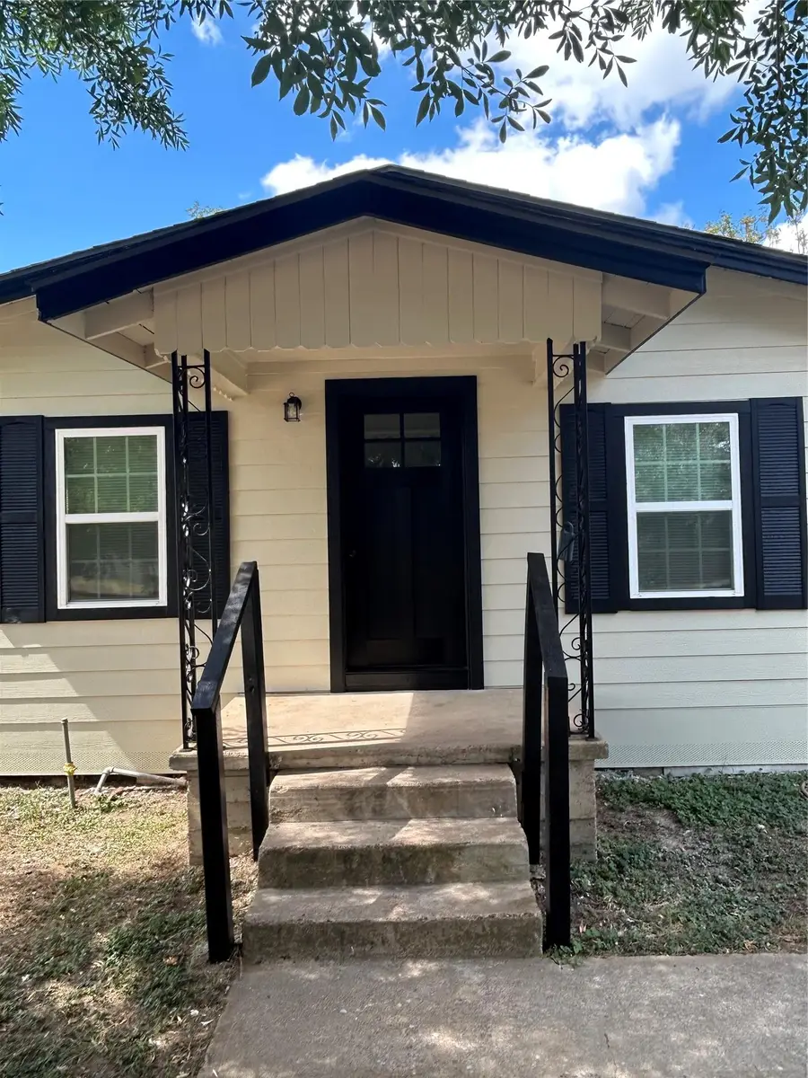 317 Webb St, Smithville, TX 78957 - #3