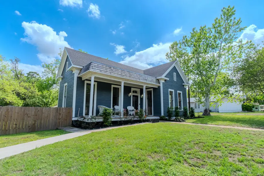705 W Fifth St, Brenham, TX 77833 - #2