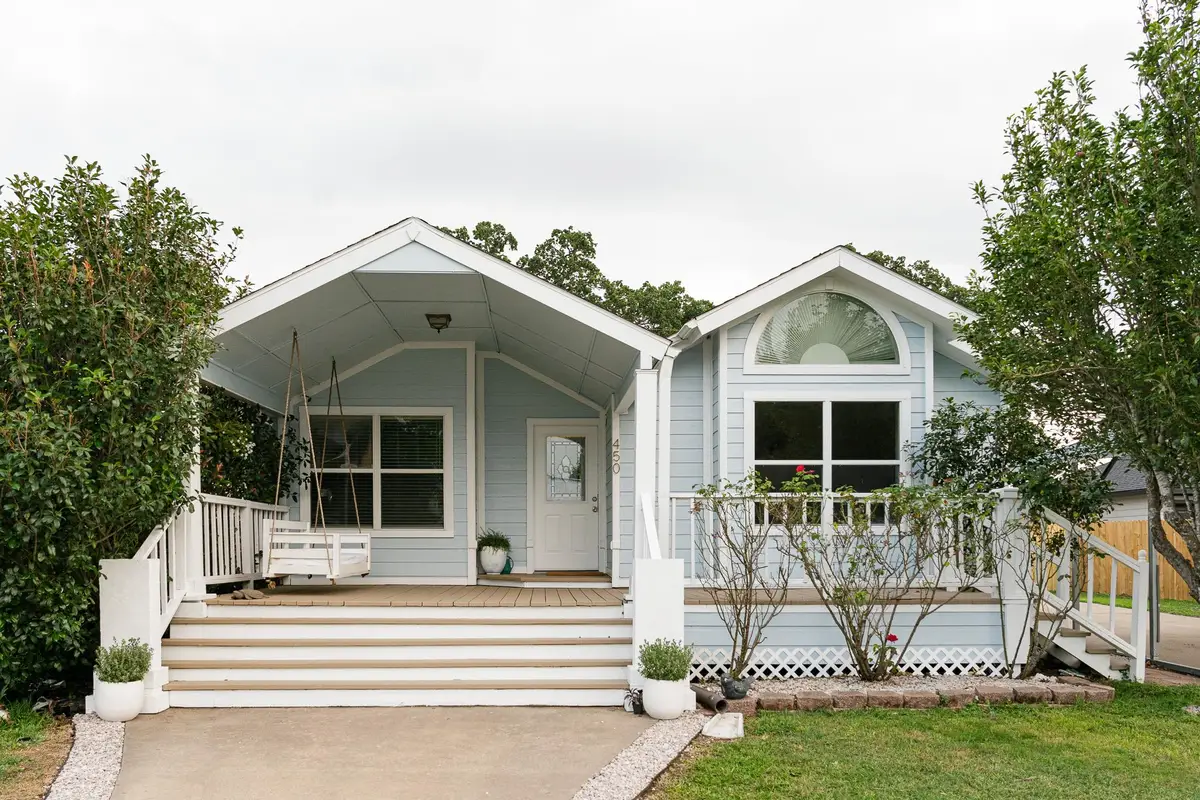 450 Biscayne St, Giddings, TX 78942 - #1